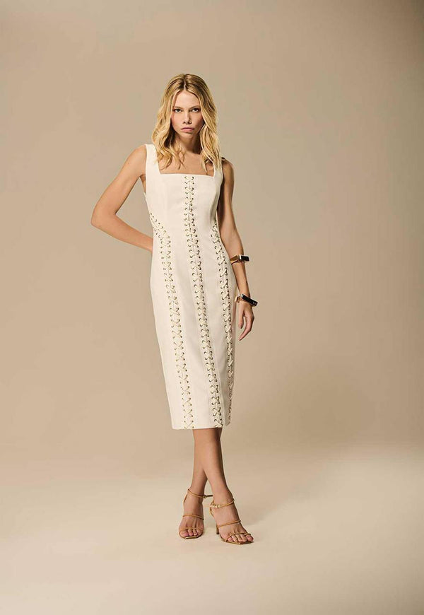 VESTIDO MIDI ROLOTE TRANÇADO COM ILHOS