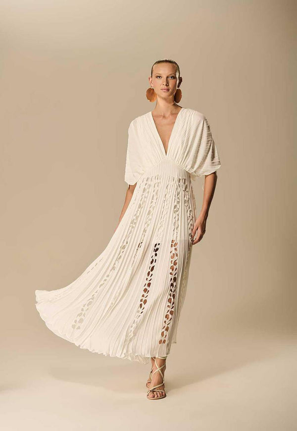 VESTIDO PLISSADO COM CORTE A LASER