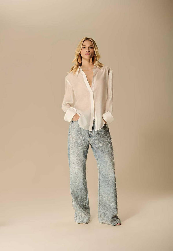 CALÇA JEANS BORDADA COM TRANSFER