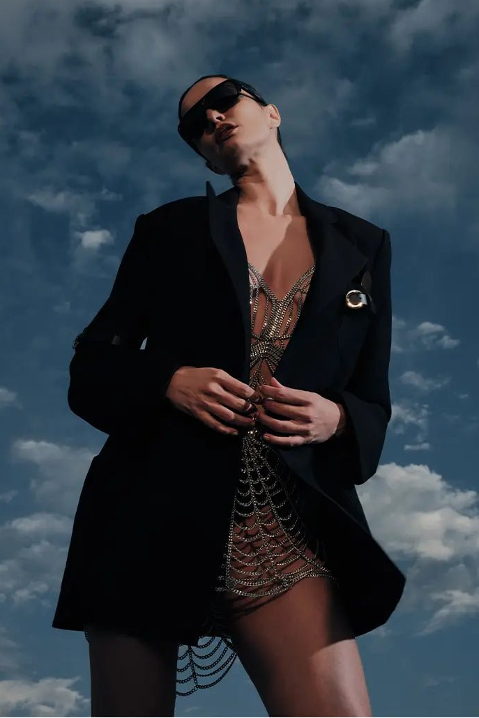 BLAZER ALFAIATARIA COM DETALHES EM TIRAS DE COURO